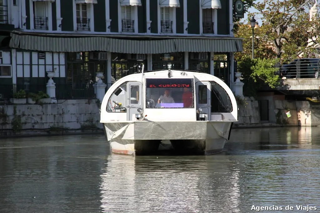 El Curiosity: Barco Turistico de Aranjuez